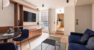 WONDERFULLY CHIC-PERFECTLY LOCATED IN THE 1ST EME