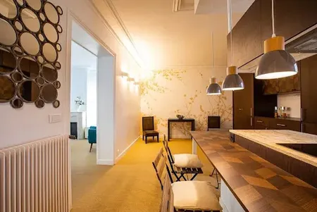 French Elegance on Ave Bourdonnais - Eiffel