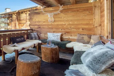 A SUN LIT CHALET APARTMENT IN THE SKI RESORT OF VERBIER