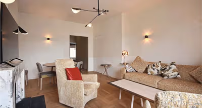 100M2 TOP FLOOR TRIANGLE D'OR AVENUE MONTAIGNE