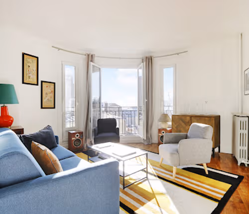 A Walk To The Magnificent Sacre Coeur