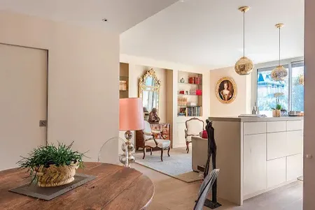 An Oasis of Calm on a Top Floor - Avenue Rapp