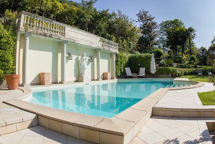 NEO CLASSICAL VILLA WITH PRIVATE SALT WATER POOL