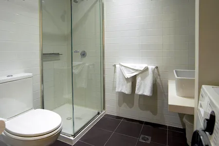 Bathroom - 1 bed apartment