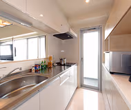 Simplistic living area in Roppongi-Ku Apartments