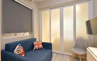 Gilman's Bazaar Apartments, Central