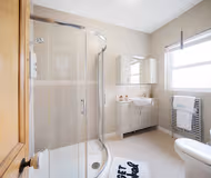 Huge house Pool Table Parking Garden Sky TV WiFi