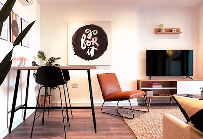 Luxe London Pad: with Free Parking!