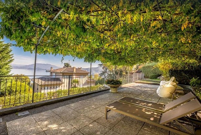 ALL-ENCOMPASSING LUXURY 600M2 VILLA WITH MAGICAL EXQUISITE VIEWS OF LAKEMAGGIORE