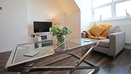 Sea front luxury apartment with sea views