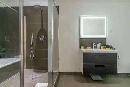 BEST LOCATION IN 8TH NEXT TO AVE MONTAIGNE-THE IDEAL PARISIAN PIED A TERRE