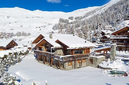 An Alpine Chalet With a Modern Touch of Verbier Elegance