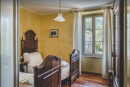 Magnificient Villa located right on the shores of Lake Como