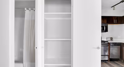 N Sheridan Rd Serviced Apartment