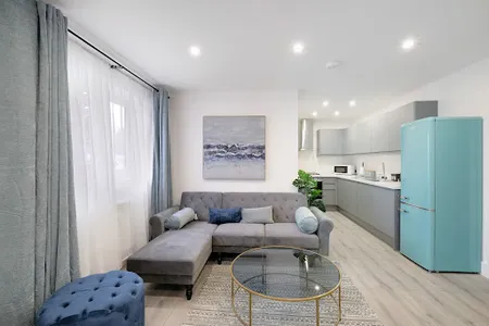 Living area at Luxury Heathrow 1 &amp; 2 Bedroom Apts, West Drayton FREE parking