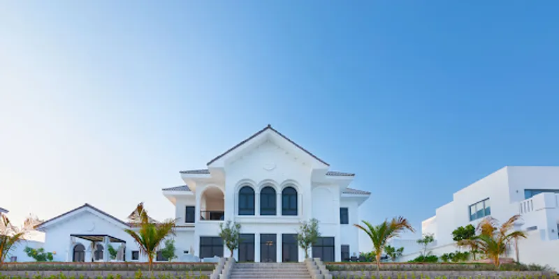 Beautiful Facade of Dubai Villa with Beach Access
