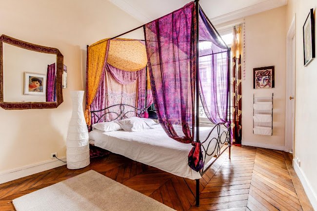 REDEFINING LUXURY OF HAUSSMANN ERA-300M2 LOUVRE ELEGANCE