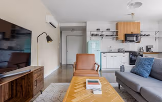 W Lawrence Ave Serviced Apartment