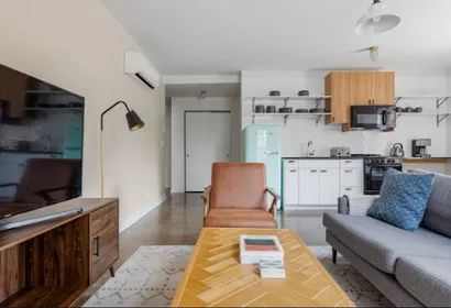W Lawrence Ave Serviced Apartment