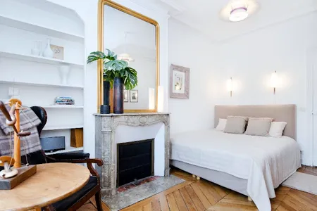 Luxury bedroom at Pinot Grigio Serviced Apartment, Bastille