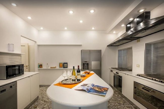 ALL-ENCOMPASSING LUXURY 600M2 VILLA WITH MAGICAL EXQUISITE VIEWS OF LAKEMAGGIORE