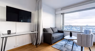 TOP FLOOR UNOBSTRUCTED VIEWS-TOUR EIFFEL