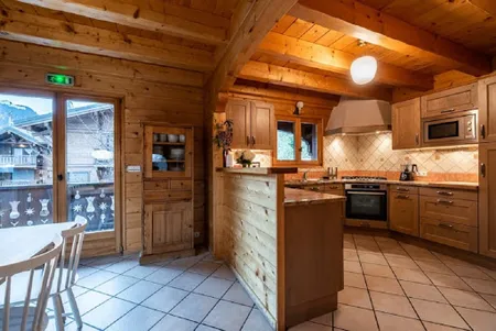 BREATHTAKING VIEWS, OVERLOOKING THE SKI RESORT-LUXURY CHALET IN MORZINE