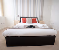 Double bed bedroom at Wessex Court