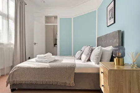 Luxury bedroom at Deptford Serviced Apartments by MySqua.re