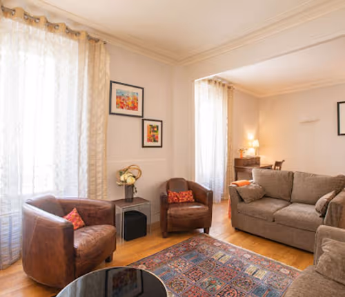 BETWEEN TERNES AND PORTE MAILLOT – 1 BEDROOM