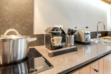 Full kitchen at Sablons