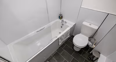 Bright Apartment, Near University + City Centre