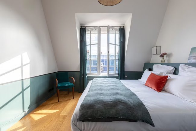 OPERA JEWEL -COMMANDING VIEWS PERCHED IN PARISIAN HEIGHTS