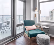 Comfy living area at West Kinzie Street #E3010 Serviced Apartment, West Loop