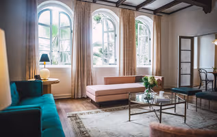 Franklin Ave Apartment