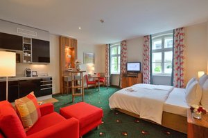 Maximilian Serviced Apartment