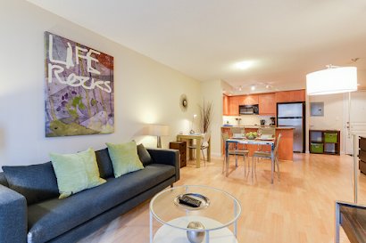 Simcoe Street Serviced Apartment 3