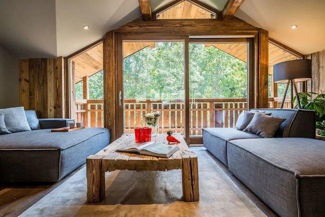 ENCHANTING CHALET WITH JACUZZI IN LES GETS