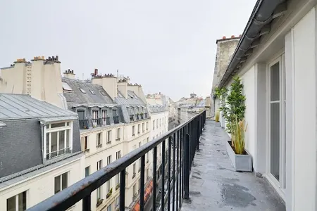 MADELEINE!200M2 SHIMMERING JEWEL-TRULY A TREAT FOR THE SENSES!