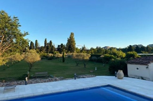 A Cozy Luxury Villa in Eygalieres