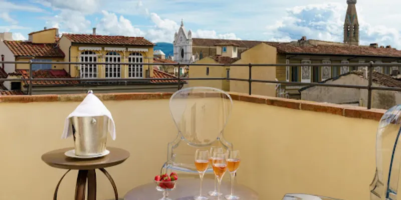 19TH CENTURY LUXURY- A STONE’S THROW FROM UFFIZI