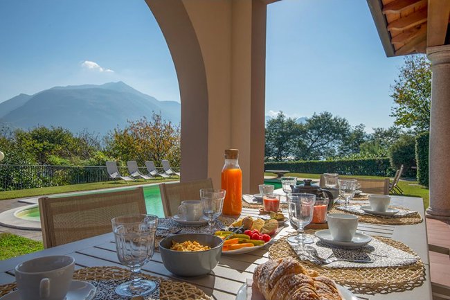 Beautiful, Spacious Modern villa with fantastic panoramic Lake Views