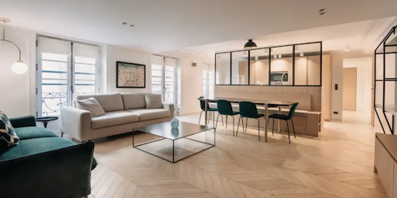 EXPERIENCE UBER LIVING ACROSS TUILERIES