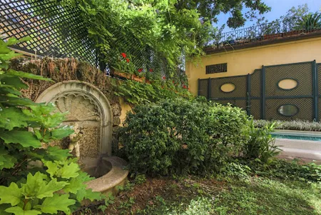STYLISH & LUXURIOUS ABODE IN THE HEART OF FLORENCE