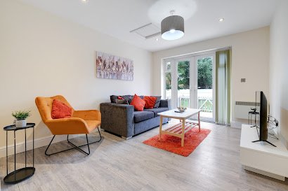 Spacious 1 Bedroom Apartment with Parking, Maidenhead