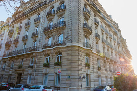 110M2 LUXURY AT ONLY 2 STOP WITH THE METRO LINE 1 TO THE CHAMPS ELYSÉE