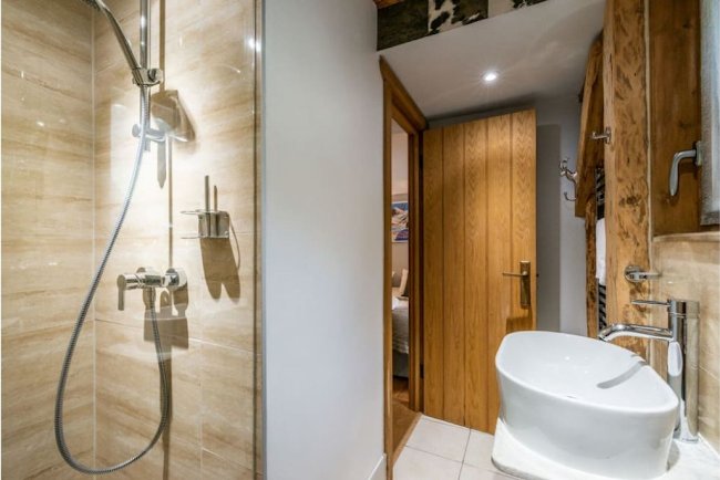 TRADITIONAL LUXURY ALPINE CHALET IN MORZINE