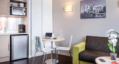 Dining space at Access Reuilly, Bastille