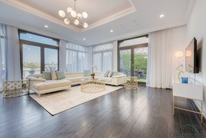 Upscale 6 Bedrooms Villa