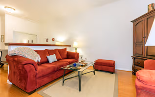 Cow Hollow Studio Apartments